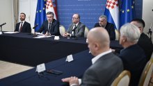 Četiri školska sindikata odbila staviti potpis na kolektivni ugovor