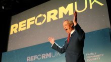 Stranka Reform UK populista Nigela Faragea po prvi put vodi u anketama