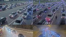 Upozorenje HAK-a: Gužve na graničnim prijelazima, kolnici vlažni i skliski