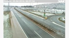 U Lici pao snijeg, autocesta zatvorena zbog vjetra
