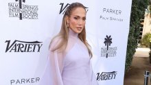 Jennifer Lopez lepršavu kreaciju začinila cipelama koje ili volite ili prezirete