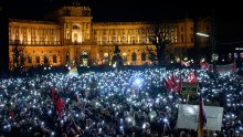 Na tisuće ljudi izišlo na ulice Beča; ne sviđa im se formiranje krajnje desne Vlade