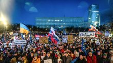 Slovaci na ulicama: 'Ovo je Europa!', 'Sramimo se Fica!'