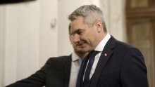 Sad već bivši austrijski kancelar nakon ostavke najavio i da se povlači iz politike