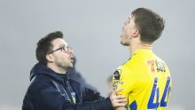 Bijesni Vušković se unio sucu u lice; dobio je crveni karton, a tek je onda poludio. Jedva su ga smirili