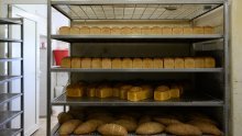 Ovako nas manipuliraju: Kad je ograničena cijena polubijelog kruha, nestao je iz ponude