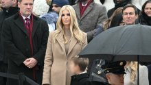 Poznato je da ima stila, ali ovim kaputom Ivanka Trump nadmašila je sva očekivanja