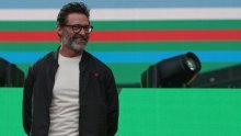 Hugh Jackman dijeli sretne fotografije usred romanse s novom djevojkom Sutton Foster