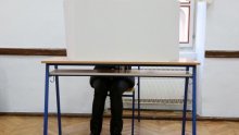 Otvorena sva birališta, Josipović već glasao