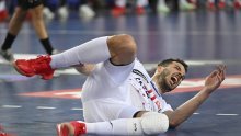 Pogledajte trenutak kada je Arena zanijemila; liječnici su utrčali na teren
