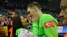 Srebro je oko vrata, a djevojku više ne krije: Kuzmanovićeva objava osvojila je sve