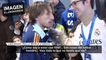Modrić davao autograme, a onda je dobio pitanje o Viniciusu; pogledajte ljutitu reakciju kapetana Reala