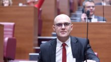 Dabro fasciniran naoružanjem na Črnomercu, podijelio zanimljivu fotografiju