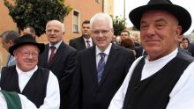 Josipović: Udžbenici na ćirilici su nastavak asimilacije Bunjevaca
