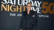 Kevin Costner je pravi frajer: Otkopčan gumbić na košulji i 'štreberske' naočale