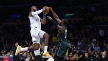 LeBron ušao u svlačionicu i zagrlio sve zvijezde osim jedne; je li ovo razlog hladnog pozdrava?