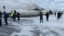 Drama u Torontu: Zrakoplov se srušio prilikom slijetanja, potpuno se preokrenuo