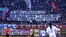 Evo zašto je u 10. minuti derbija Torcida pokazala veliki transparent na poljskom