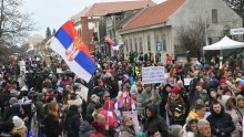 Tisuće dočekale studente u Nišu crvenim tepihom, za sutra najavljen veliki prosvjed
