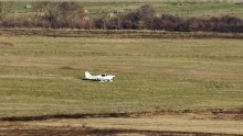 Kod Nina prisilno sletio mali avion