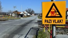 Putnički vlak kod Zapolja naletio na majku i dijete staro godinu i pol: Poginuli su