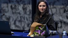 Sutra Dan žena: Žene u Vladi dobile bukete cvijeća