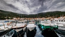 Potpisan ugovor o izgradnji ribarske luke u Komiži: 'Olakšat ćemo posao ribarima'