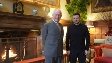 Trump se opasno naljutio na kralja Charlesa: Osjeća se manje posebnim nakon ove fotografije