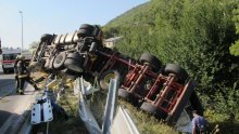 Djevojčica izgubila majku i oca u prometnoj nesreći