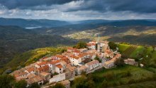 Ljetno kino u Motovunu prikazuje filmove 'Sirat' i 'Fiume o morte!'