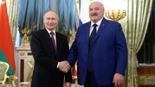 Ponižavajući igrokaz: Pazite što je Putin napravio Lukašenku na presici