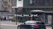 [UZNEMIRUJUĆI VIDEO] Automobilom se zabio na prosvjednike u Beogradu, brzo uhićen