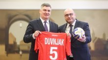 Predsjednik Zoran Milanović odlikovao srebrne hrvatske rukometaše