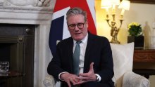 Neumjerena potrošnja: Britanija blokira 20.000 kreditnih kartica državnih službi