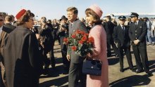 Ružičasto odijelo Jackie Kennedy nitko neće vidjeti do 2103., evo zašto