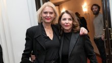 Slavne dame domaće scene plijenile poglede u elegantnim izdanjima