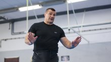 Cro Cop se posvađao s pratiteljem. 'Idi mami pa njoj prosipaj skromnu pamet'
