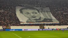 Luka Modrić predao potpisani hrvatski dres majci ubijenog vukovarskog branitelja Jeana-Michela Nicoliera