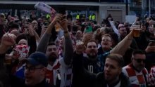 'Moja domovina' ori se Parizom. Pogledajte atmosferu koju su napravili hrvatski navijači