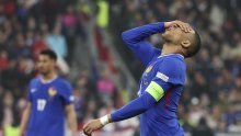 Pogledajte nevjerojatan gaf koji se do kraja nije vidio u prijenosu; zbunjeni Mbappe nije znao što se događa