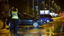 Teški sudar u Zagrebu: Automobil završio na krovu, vozač puzao van