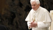 Papa potjerao biskupa koji se zalaže za ređenje žena