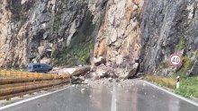 Ogroman kamen se odronio na cesti Vrgorac-Makarska