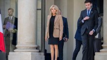 Od minica ne odustaje ni u 71-oj: Brigitte Macron ponovno istaknula noge