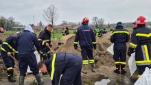 Vatrogasci u Slavoniji spašavali osobu i vozio iz vode