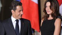 Preljub Sarkozyja i Carle lažnjak s Twittera?