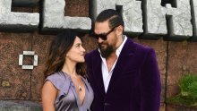 Modno usklađeni: Jason Momoa nije skidao pogled s djevojke u predivnoj haljini