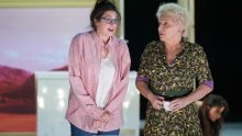 Mirjana Karanović i Katarina Bistrović Darvaš u omnibus predstavi 'Kraj svijeta u tri čina'