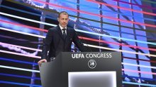 Skandal na Kongresu UEFA-e; Srbi upali u hotel i spalili zastavu Kosova