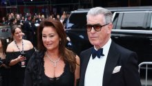 Ovako se to radi: Pierce Brosnan obranio svoju suprugu